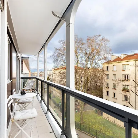 Daire Guestready - Chic Retreat With Balcony For 2