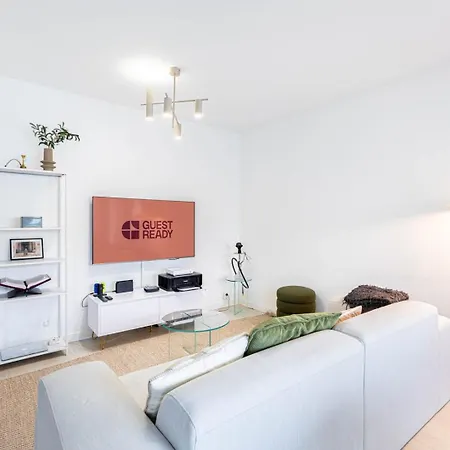 Guestready - Chic Retreat With Balcony For 2 דירה *