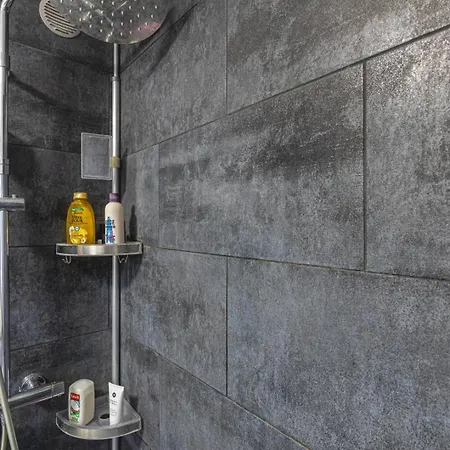 Guestready - Chic Retreat With Balcony For 2 דירה