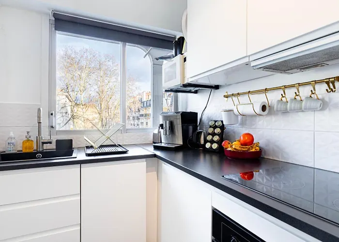 Guestready - Chic Retreat With Balcony For 2 아파트