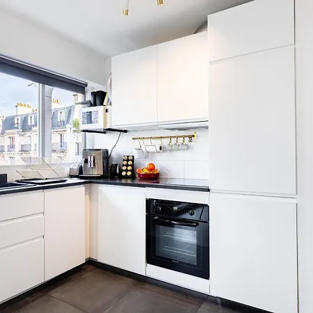 Guestready - Chic Retreat With Balcony For 2 * Parijs